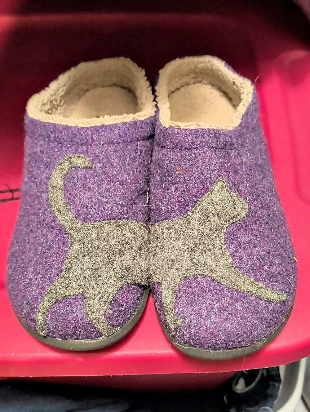 L.L.Bean Daybreak Scuffs, Motif Purple Cat Slippers